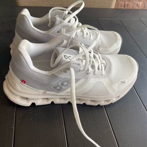 oncloud runner shoes size 6.5 womens